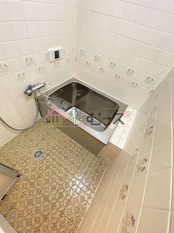 車庫付き　3F建て貸家 風呂画像