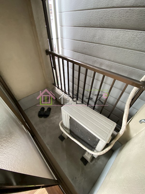 車庫付き　3F建て貸家 ベランダ