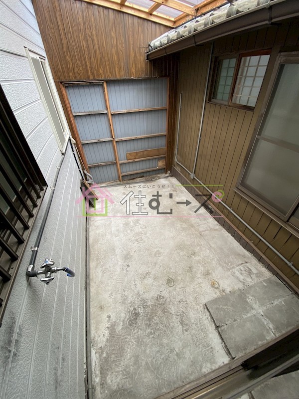 杭全８丁目貸家 ベランダ