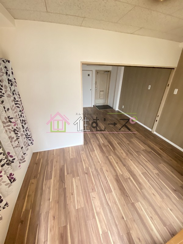 サンプラザ照ヶ丘矢田B棟 リビング