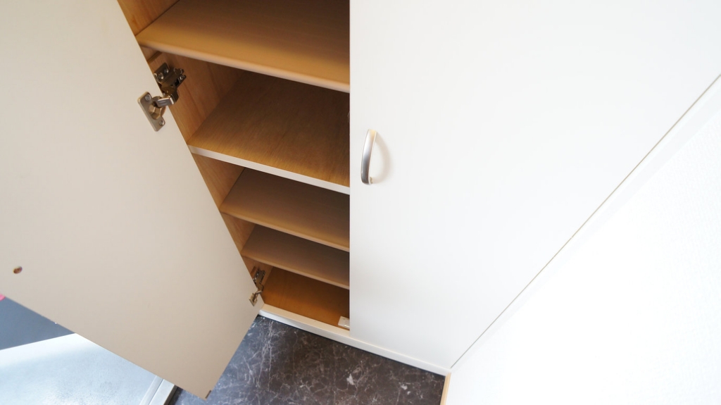 レオパレスアグレアブル 玄関