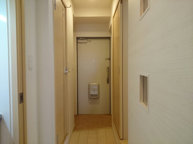 メゾン中田出井 玄関