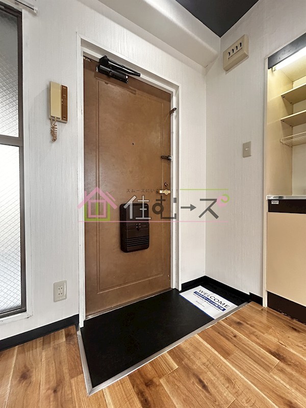 カムネス経大前 玄関