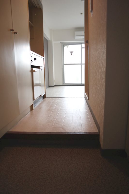 シャトー辰巳 玄関