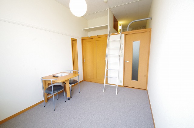 レオパレス大宮 ベッドルーム