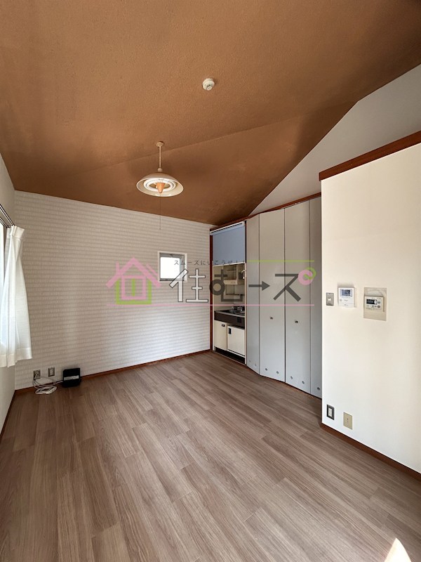 ルーブル リビング