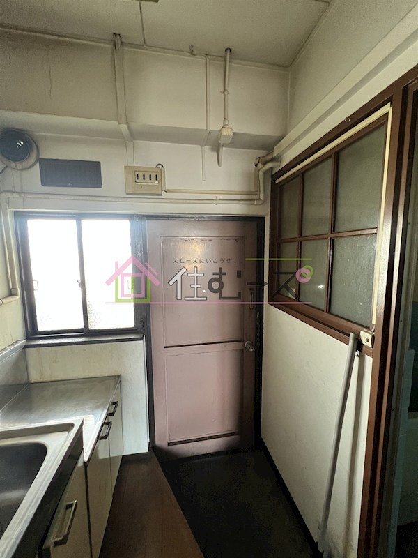 グロー東加賀屋 玄関