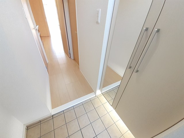 カーロ．アロッジオ 玄関