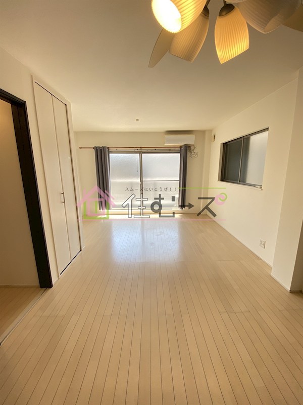 東成区大今里４丁目　一戸建 リビング