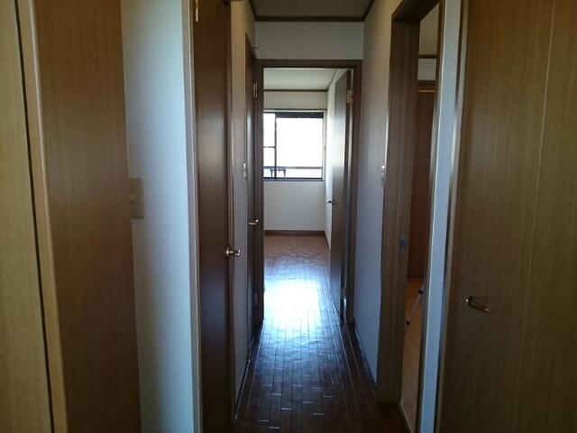 ウエスト・ビレッジⅢ番館 玄関