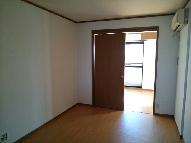 ウエスト・ビレッジⅢ番館 リビング