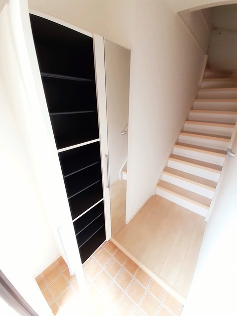 フィオーレ２番館 玄関