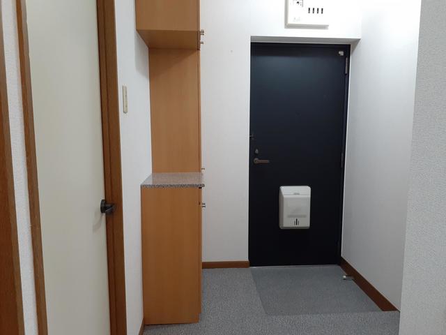 グランクオーレＩ番館 玄関