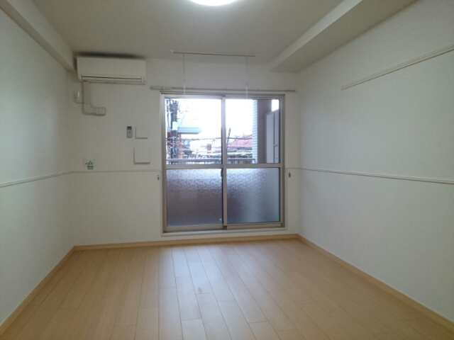 サニーキャンプ　今池 リビング