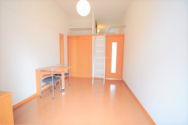 レオパレスクレール猪名寺 ベッドルーム