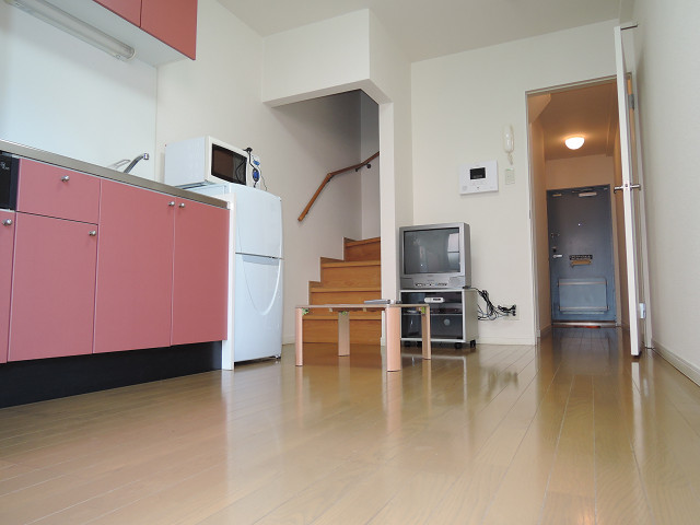 レオパレス母木 リビング