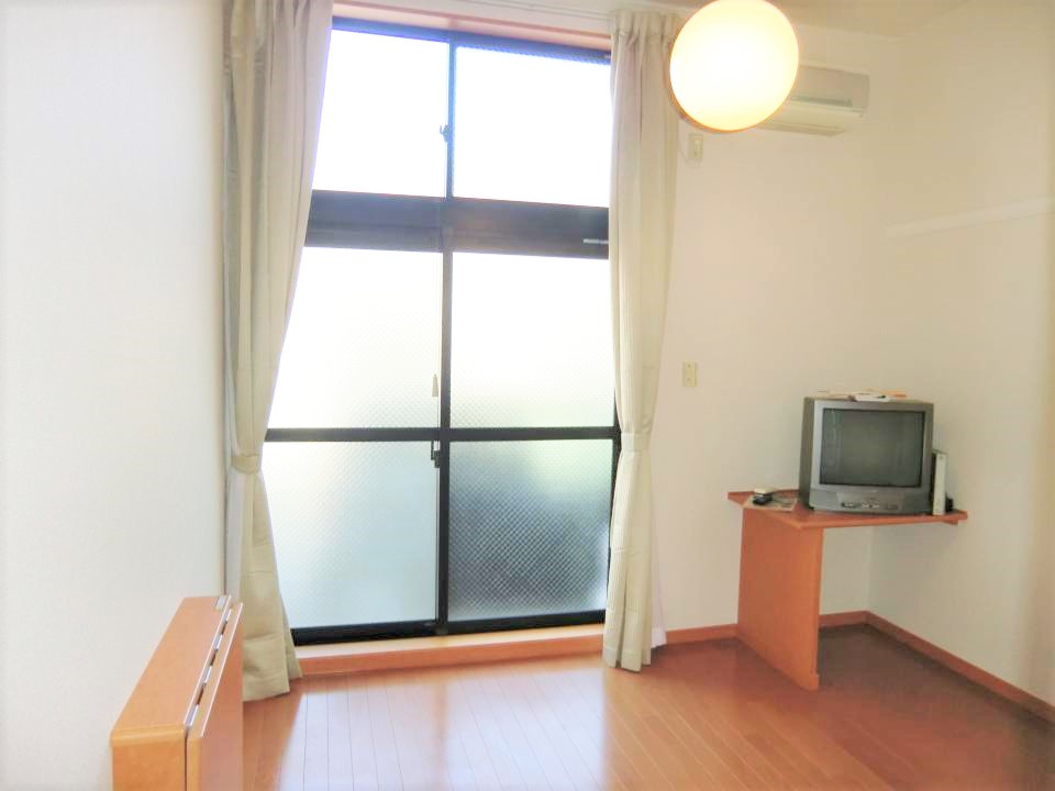 レオパレスカリヨ尼崎 ベッドルーム