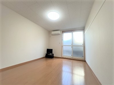 レオパレス北三国丘 リビング