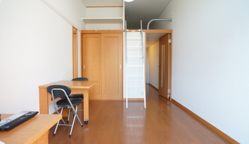 レオパレスラポール深井 リビング