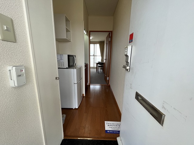 レオパレスメルツェⅡ 玄関