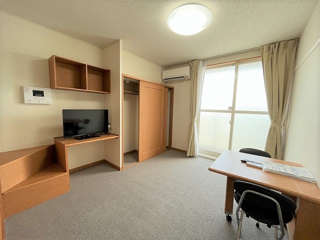 レオパレスメルツェⅡ リビング