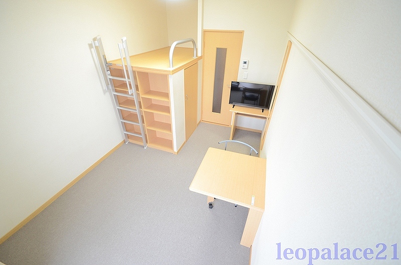 レオパレスフォンターナ内本町 ベッドルーム