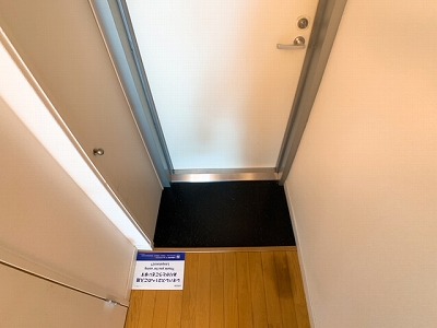 レオパレスＴＳＵＫＩＪＩ 玄関