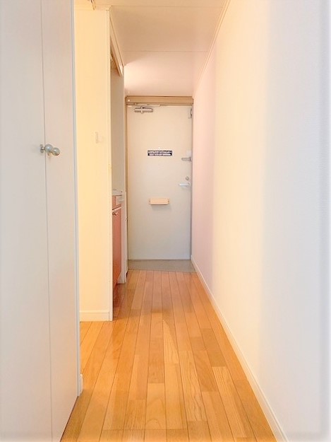 レオパレスＩＭＡＺＵⅠ 玄関