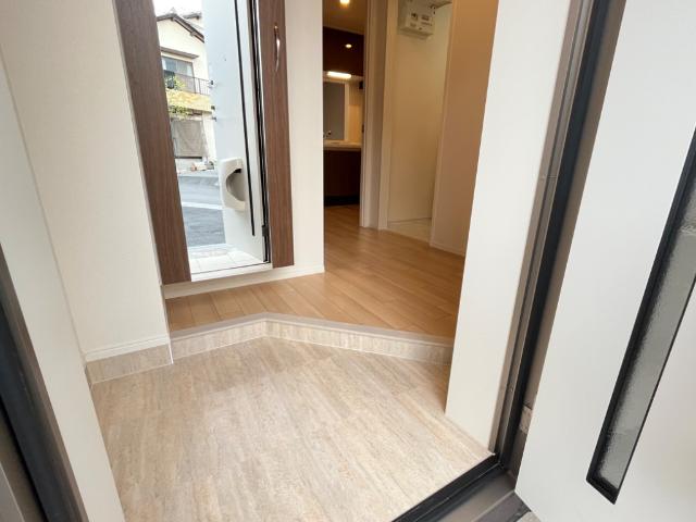 アシエルタ・アジャート 玄関