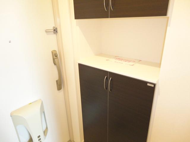 アビタ　カモリ 玄関