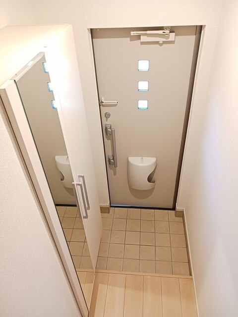 フェリーチェ・レガーロ 玄関