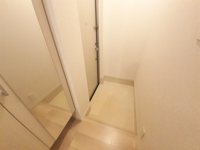 メゾン・スレーヌ 玄関