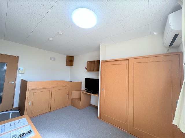 レオパレス二田 ベッドルーム