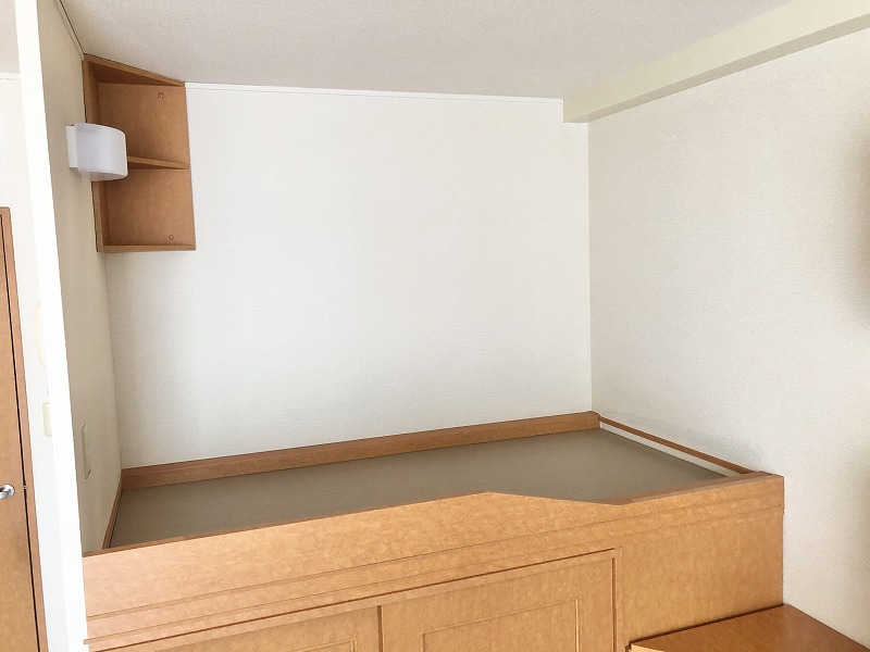 レオパレスカズⅠ ベッドルーム