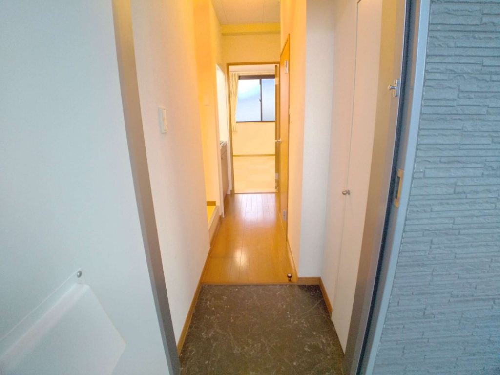 レオパレス狭山池 玄関