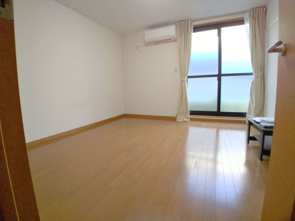 レオパレス狭山池 リビング