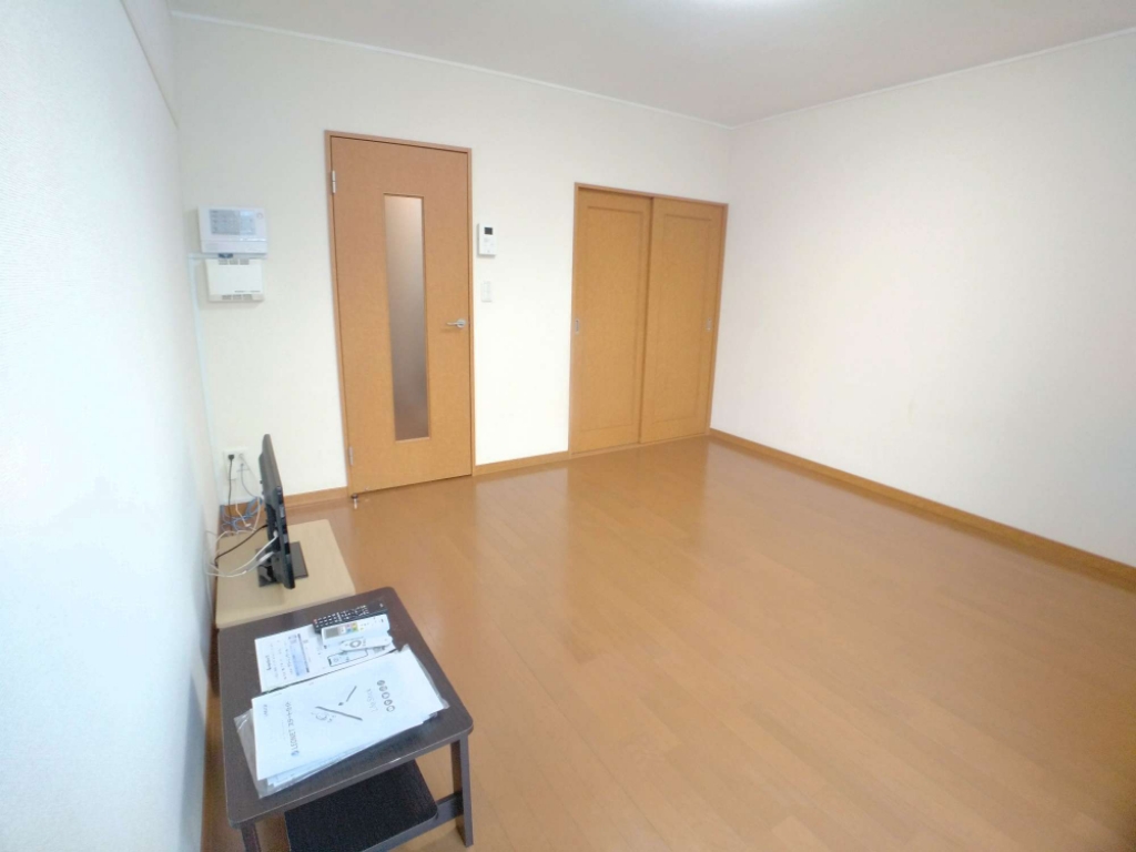 レオパレス狭山池 ベッドルーム