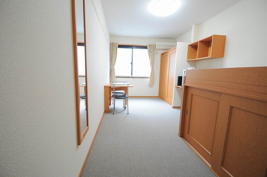 レオパレスノーサイド平田 ベッドルーム