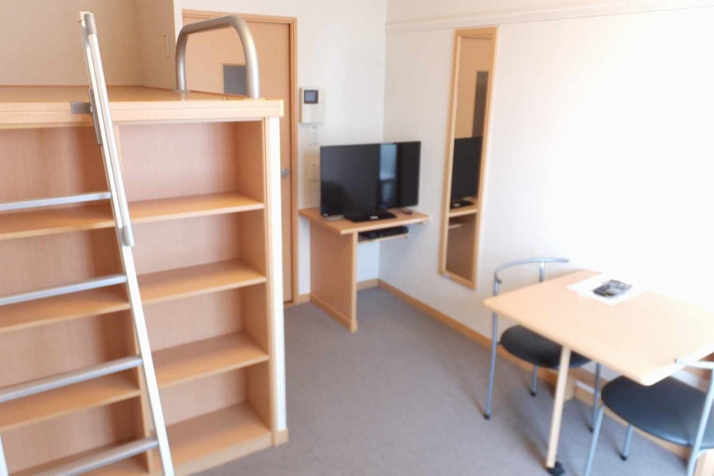 レオパレスグリチネ ベッドルーム