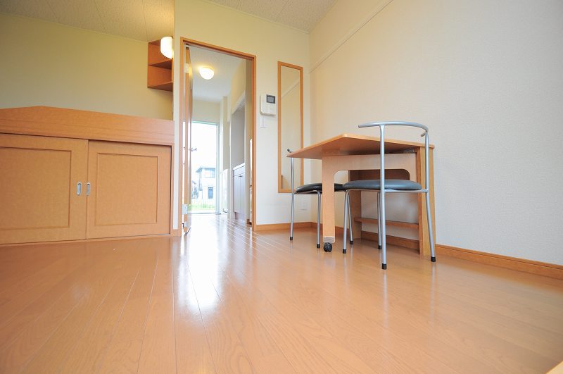 レオパレスザ　ファミリア リビング