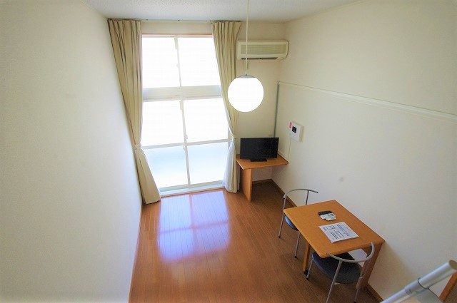 レオパレスメルツェⅣ リビング