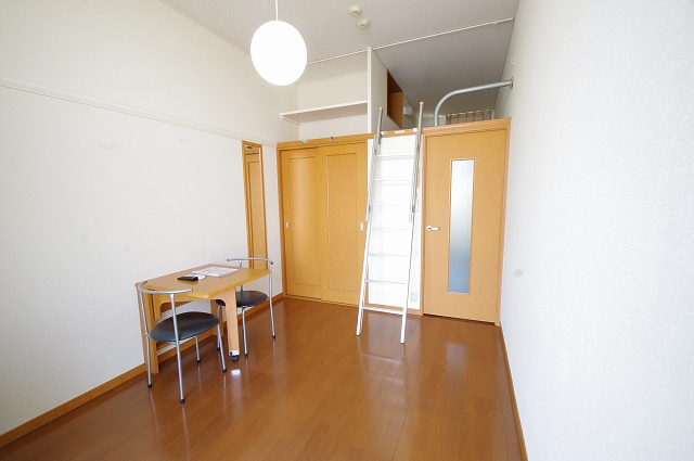 レオパレスメルツェⅣ ベッドルーム