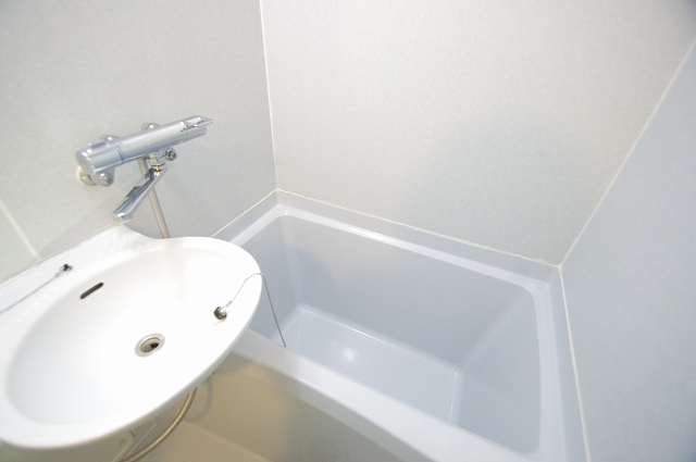 レオパレスメルツェⅣ 風呂画像