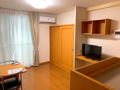 レオパレスメゾン　モンポルト リビング