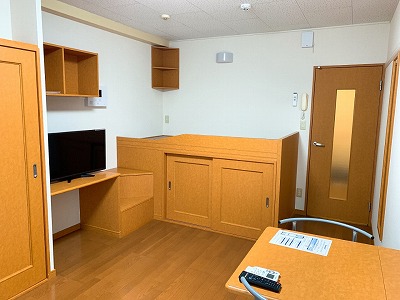 レオパレスメゾン　モンポルト ベッドルーム