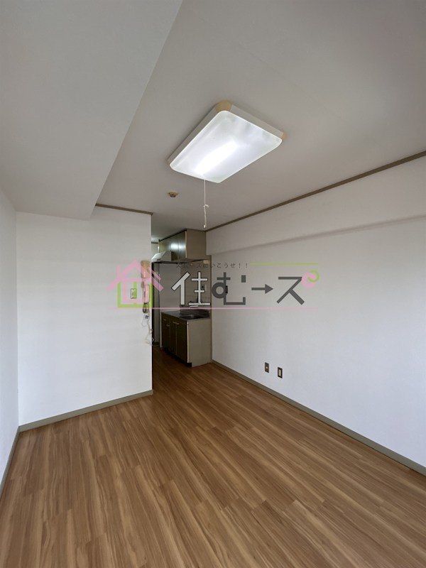 ノアーズアーク九条駅前 リビング