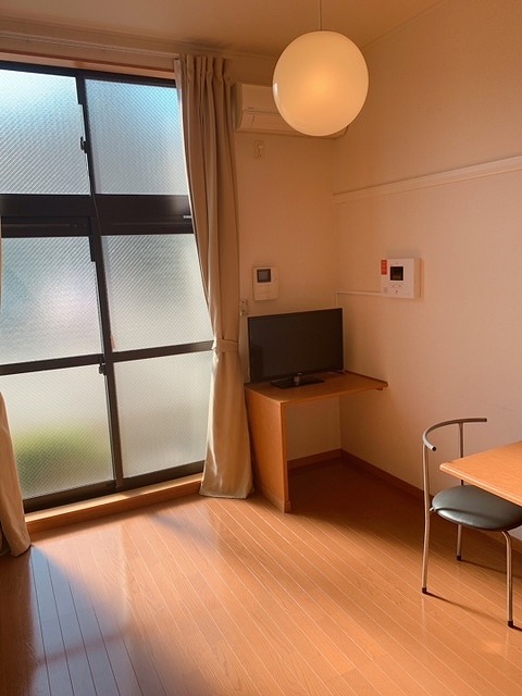 レオパレスＫＡＭＩＳＨＯ リビング