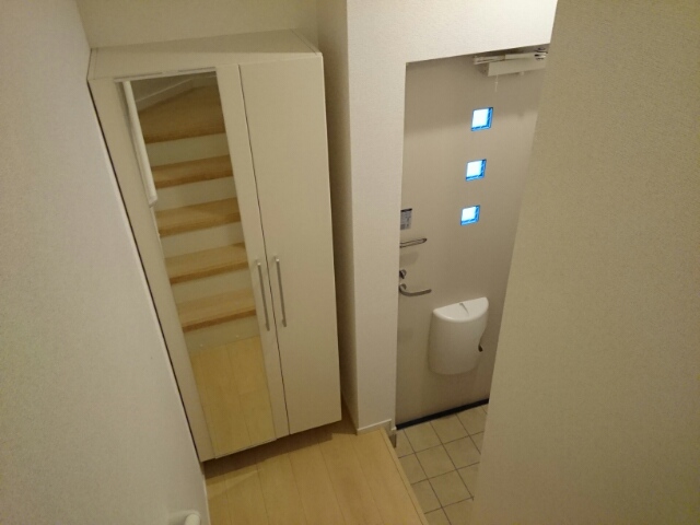 ジュリエスタ　鳳 玄関