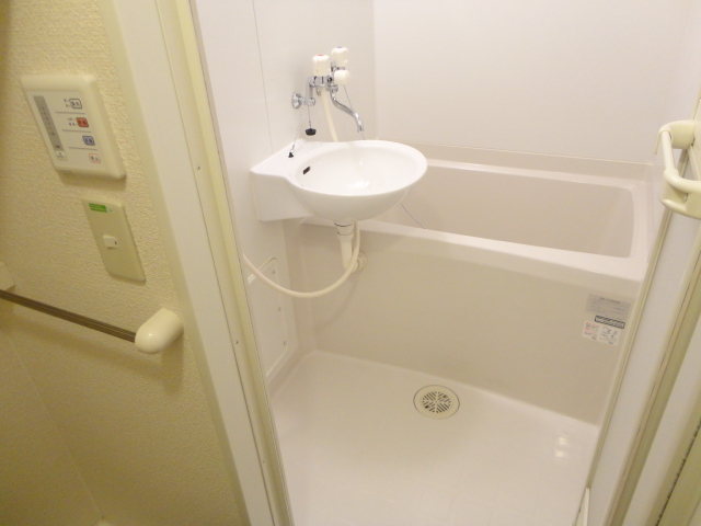 レオパレスバウム　フェルド 風呂画像