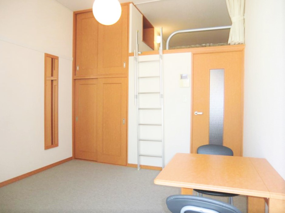 レオパレスカリヨ尼崎 リビング